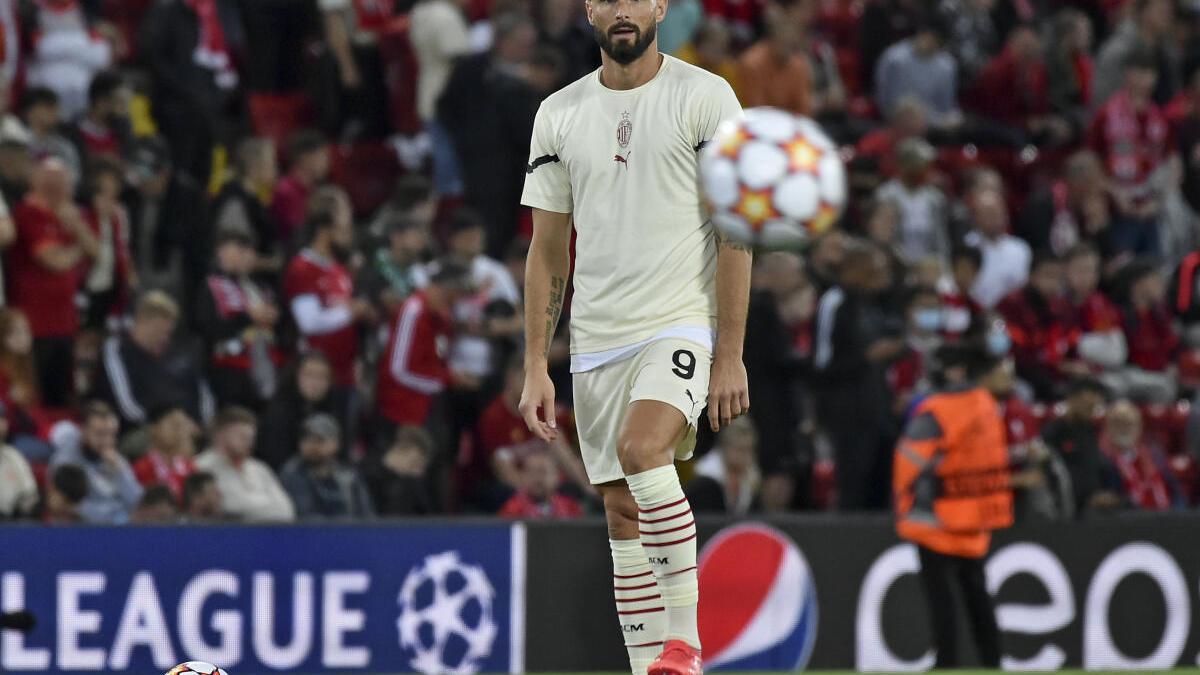 AC Milan's Pioli yet to decide between Ibrahimovic and Giroud for striker's role