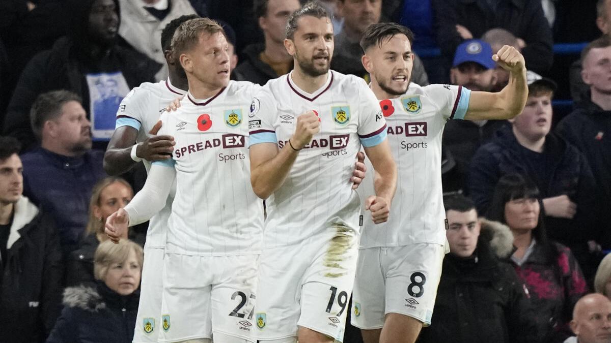 Vydra strikes as Burnley holds Chelsea to 1-1 draw