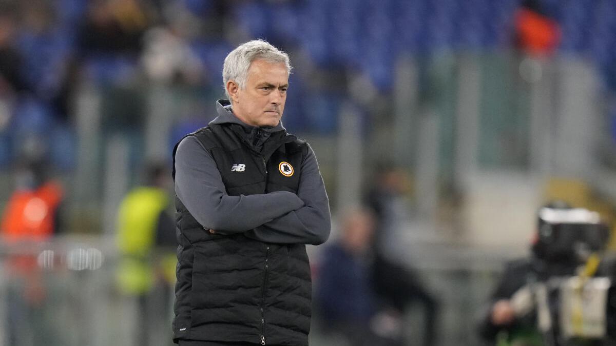 Mourinho raises familiar gripes as Roma slides into crisis