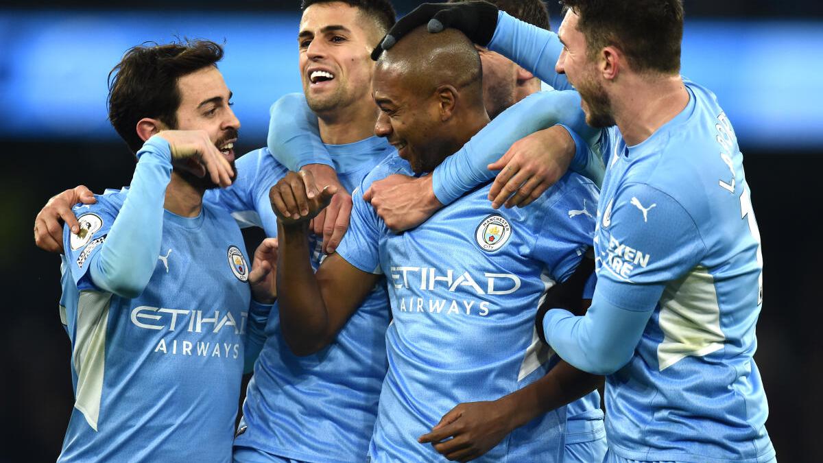 Man City braves snowstorm in 2-1 win over West Ham