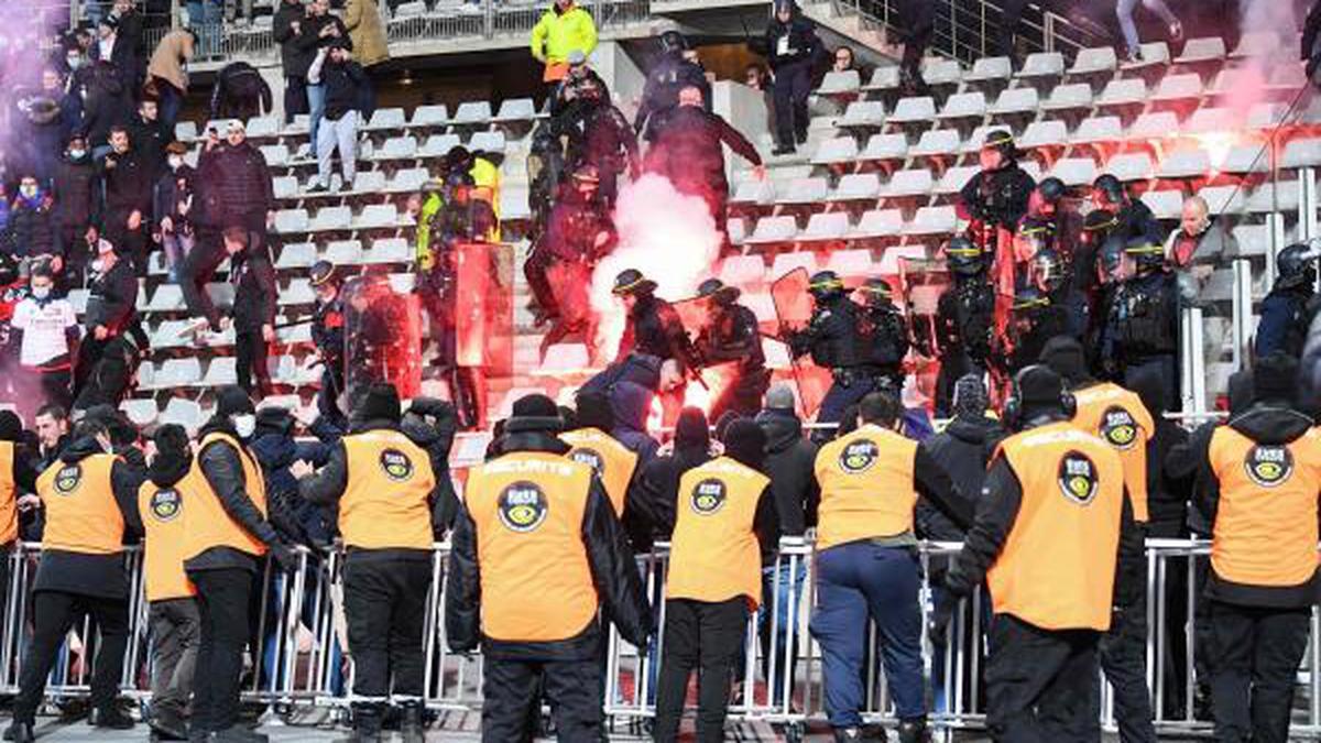 Paris FC v Lyon French Cup game abandoned following crowd trouble