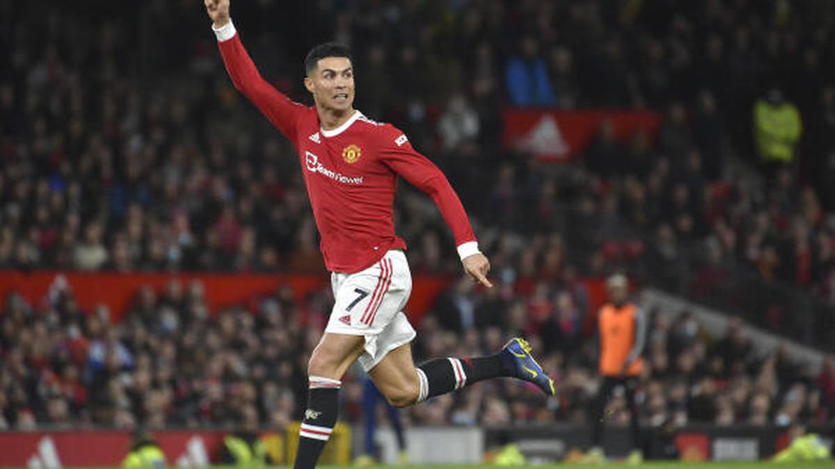 Ronaldo scores in Man United's 3-1 win over Burnley in EPL