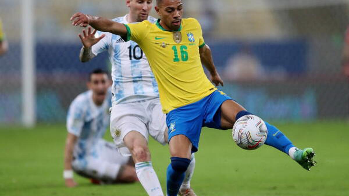 Brazil defender omitted from WC Qualifiers due to "non-vaccination" for COVID-19