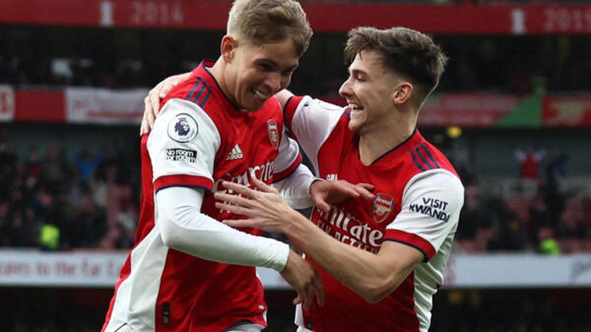 Smith-Rowe and Saka goals keep Arsenal in top four hunt