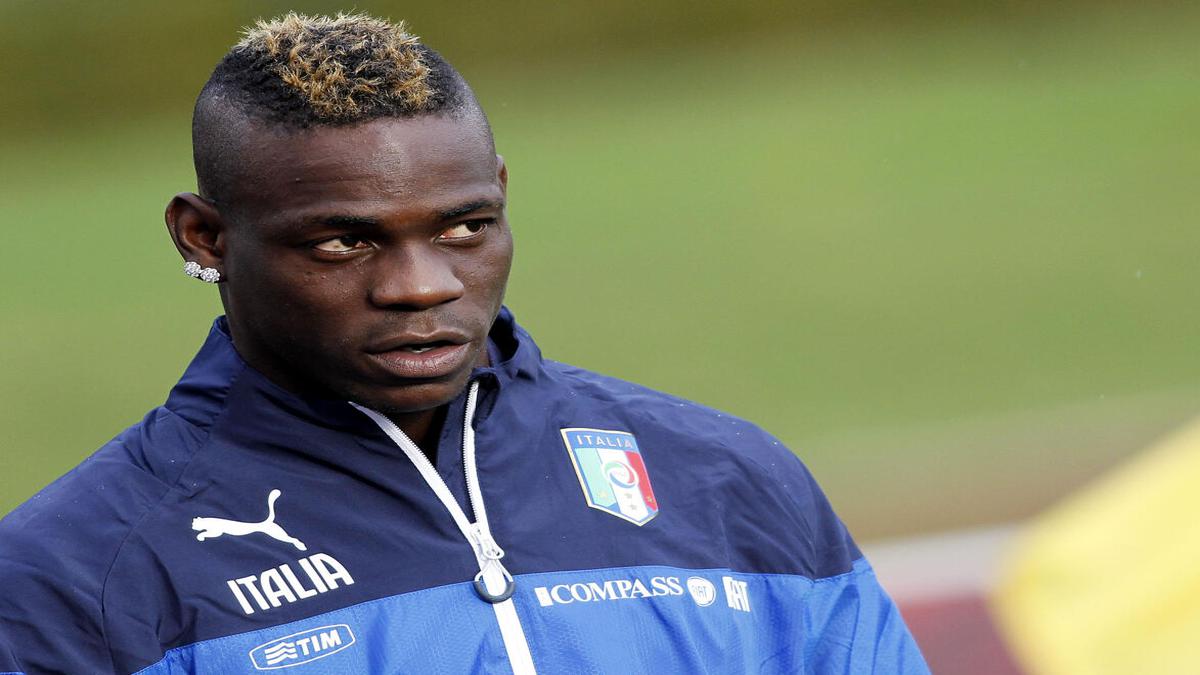 Balotelli overlooked as Mancini goes with Joao Pedro in Italy playoff squad