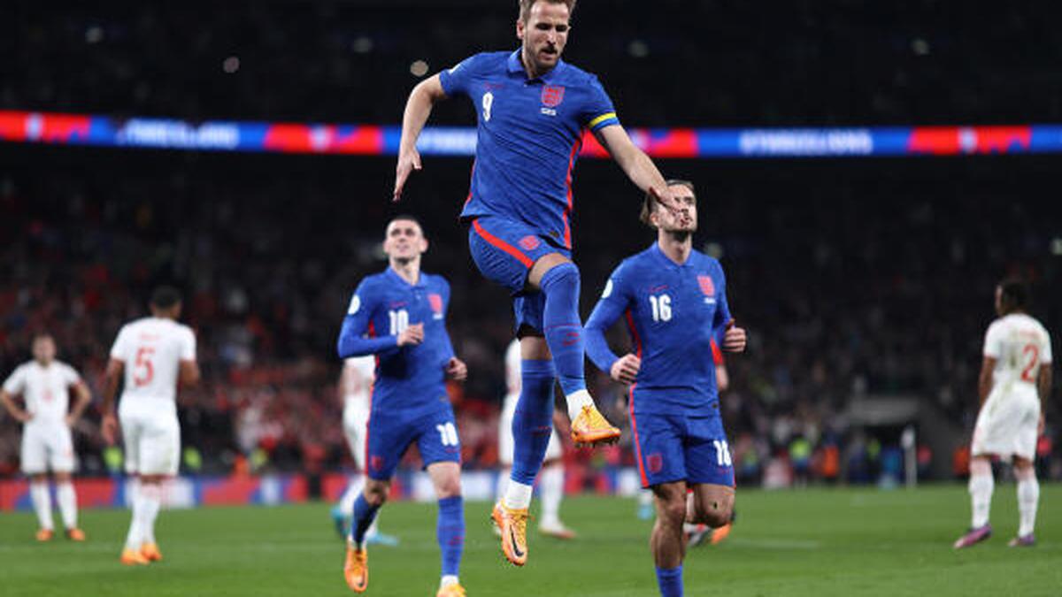 Late Harry Kane penalty gives shot-shy England 2-1 win over Swiss