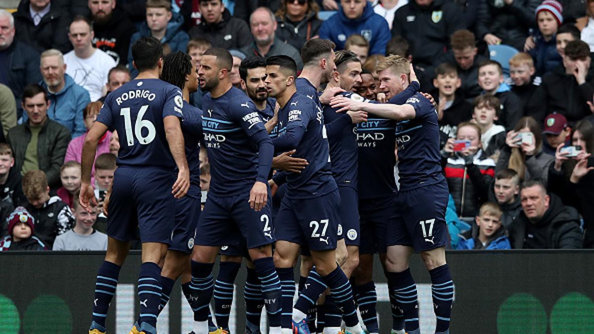 Man City reclaims top spot with win at Burnley