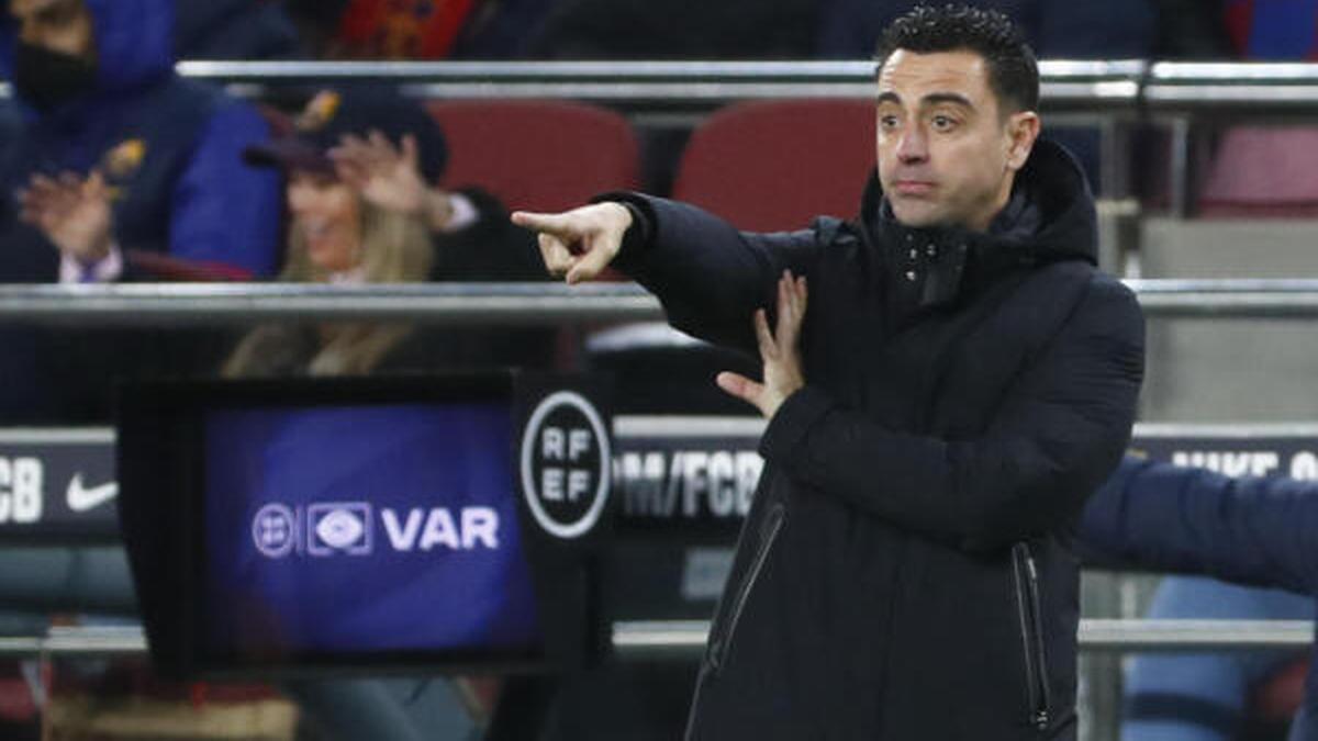 Barcelona manager Xavi Hernandez unhappy with pitch condition in Frankfurt