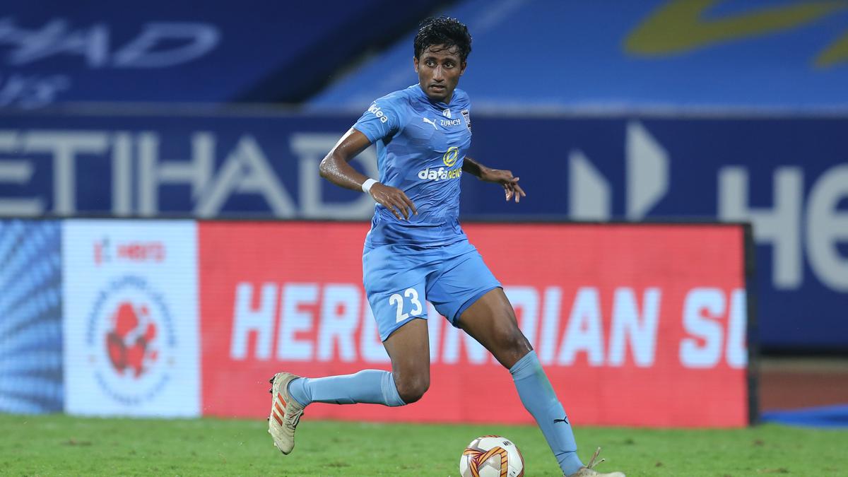 ISL: Mumbai City FC extends contract with Vignesh Dakshinamurthy until 2025