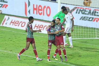 ISL 3: NorthEast United beat Delhi Dynamos 2-1, keep semis hope