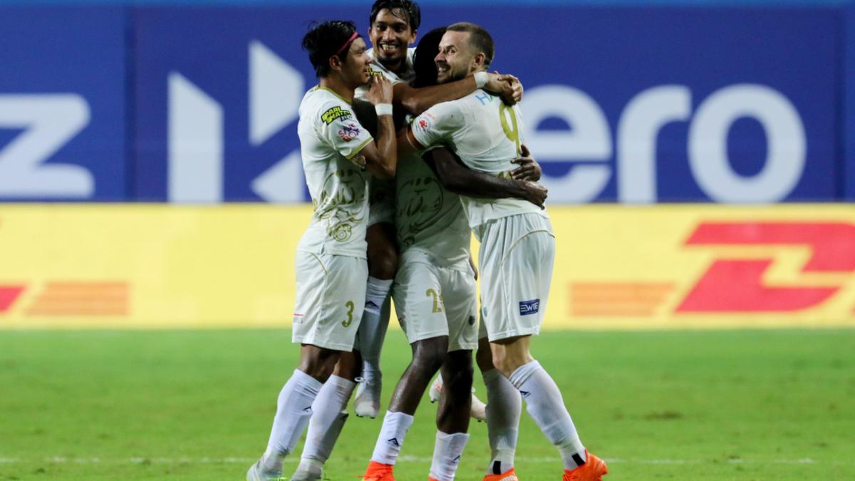 ISL 2020-21: 10-man Kerala Blasters storms past Jamshedpur FC - ISL 2020 - Sportstar