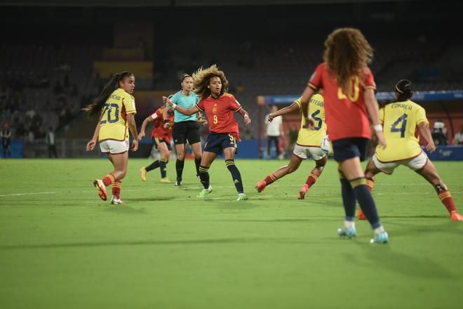 Vicky Lopez (9) of Spain in action.