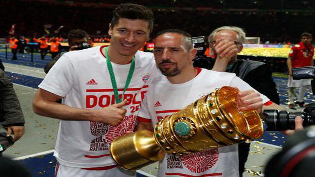 'This is for Franck and Arjen' - Lewandowski dedicates Bayern domestic double to departing duo