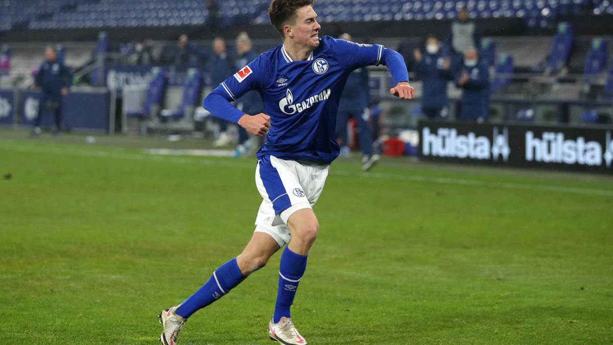 Bundesliga: Schick goal rescues point for Leverkusen, Hoppe hat-trick ends Schalke's winless run