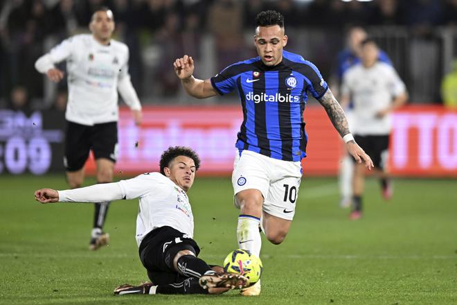 Tripping up: Inter Milan’s Lautaro Martinez (right) faces a tackle by Spezia’s Ethan Ampadu in a Serie A contest at the Alberto Picco Stadium in Italy. Inter did indeed trip up in this game, losing 2-1.