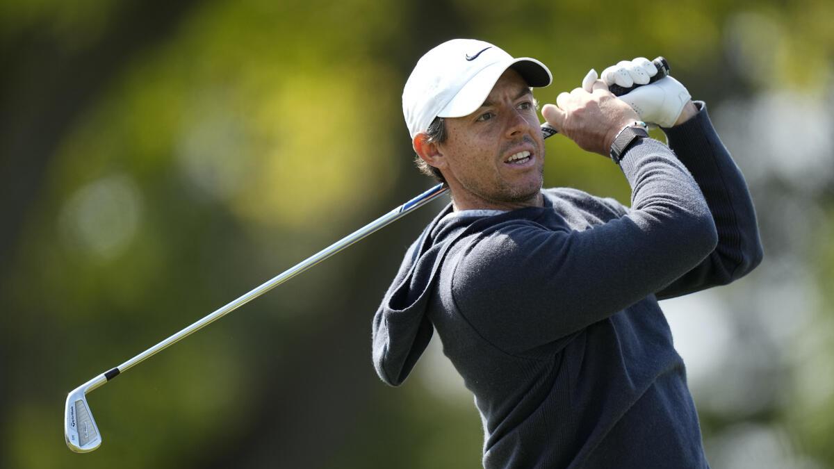 Rory McIlroy’s 36-foot, par-saving putt triggers 1st-round turnaround at Oak Hill