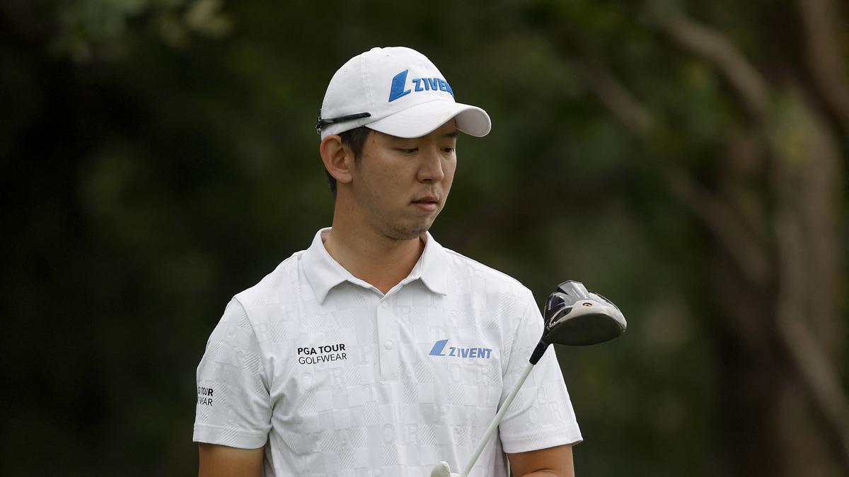 Noh fires 60 to seize PGA lead regardless of damaged driver head