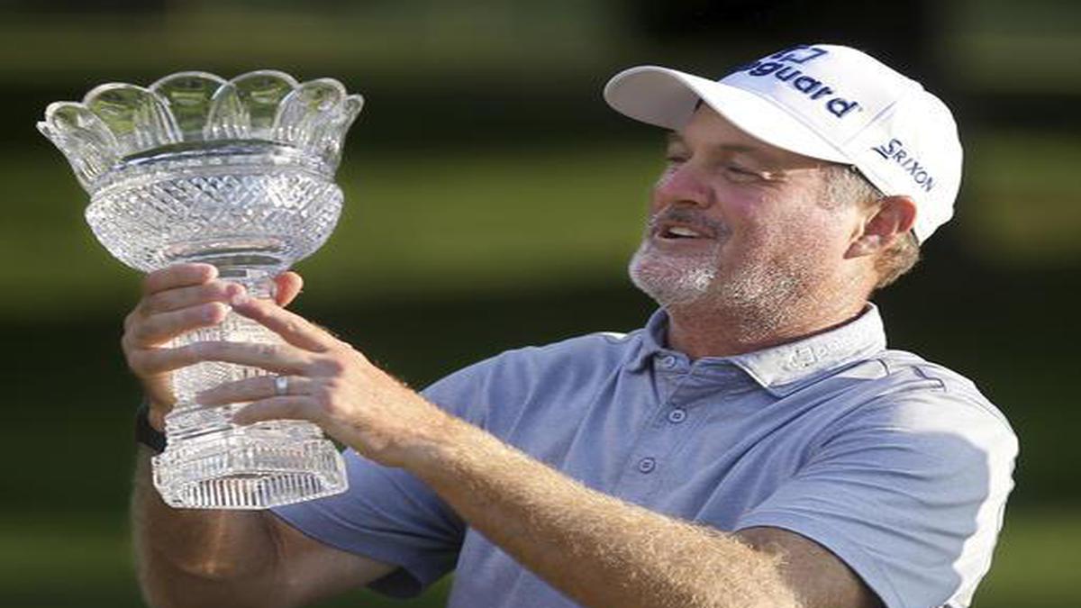 Jerry Kelly makes ace on his way to winning first senior major