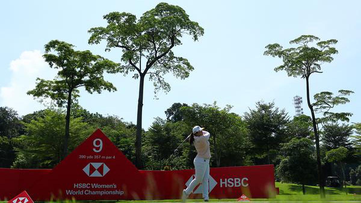 Inbee Park takes 1-stroke lead at LPGA's Singapore event