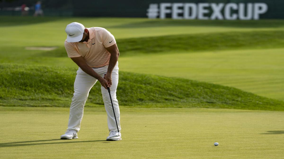 Jason Day fires 62 to move into lead at Travelers