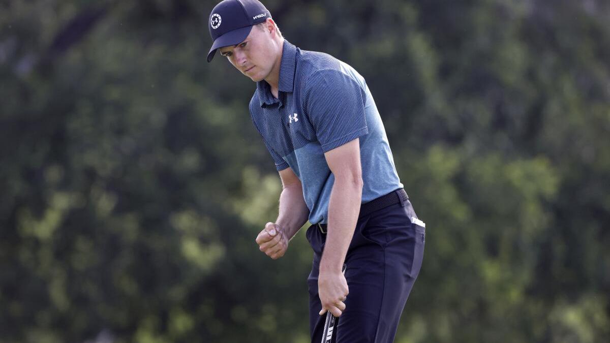 Resurgent Spieth takes one-stroke lead at Colonial