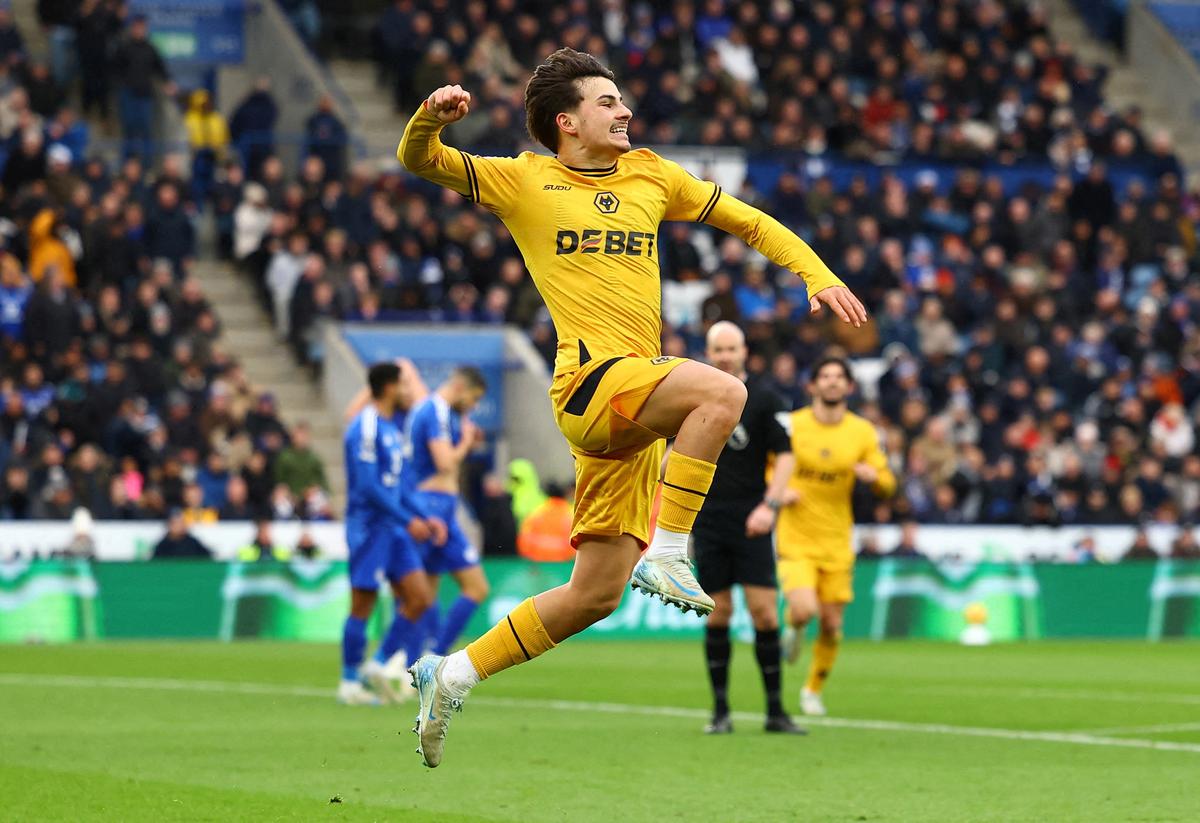 El delantero del Wolverhampton, Rodrigo Gomes, admitió haber marcado el segundo gol ante el Leicester City en la Premier League.