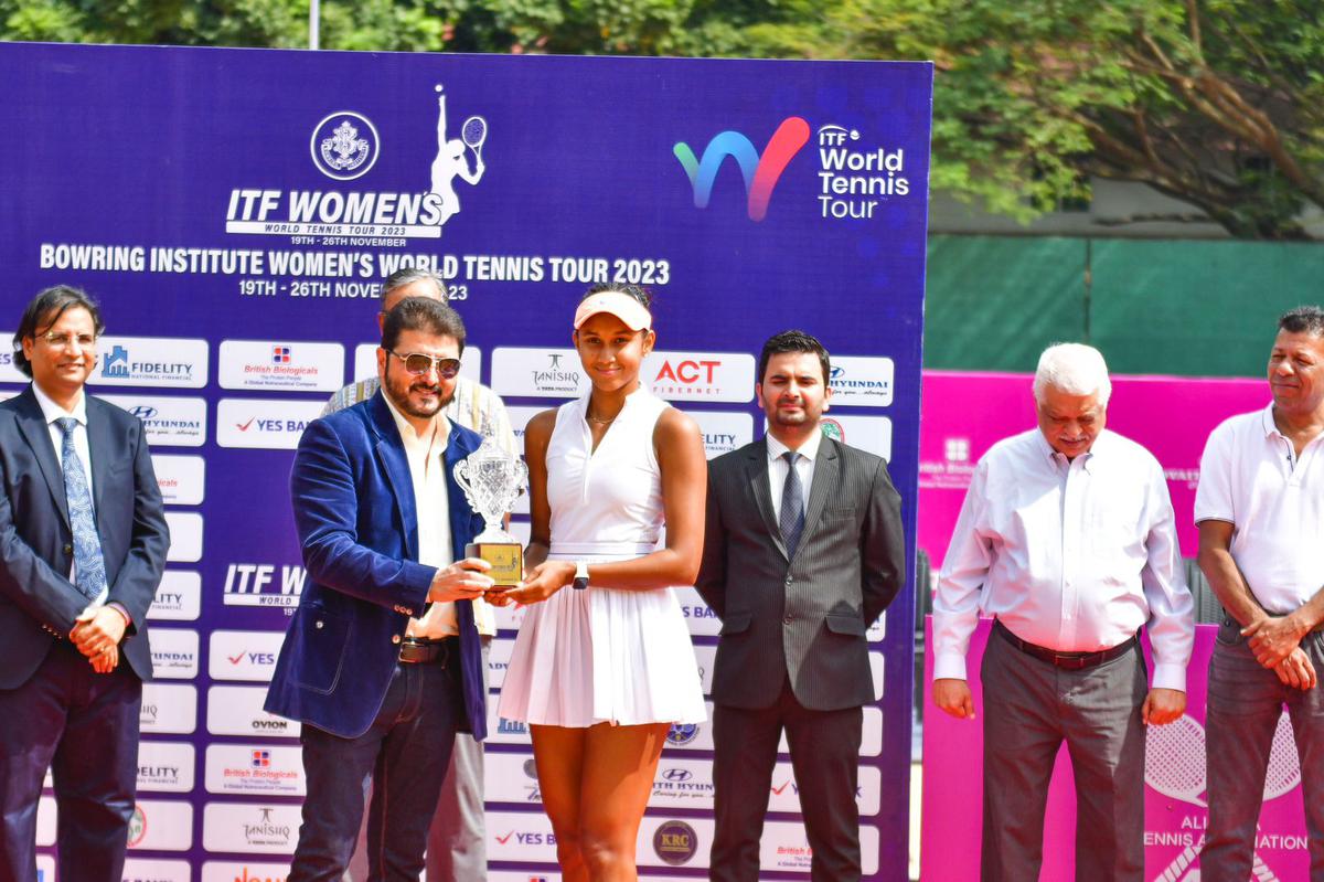 Champion Shrivalli Rashmikaa Bhamidipaty (right) and runner-up Zeel Desai with their trophies.