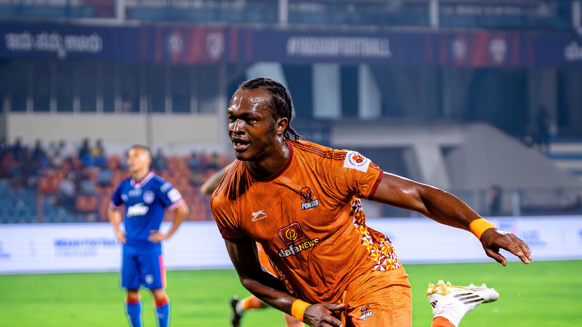 ISL 2025-26: dois gols de Effiongo dão vitória ao FC Punjab contra o Bengaluru