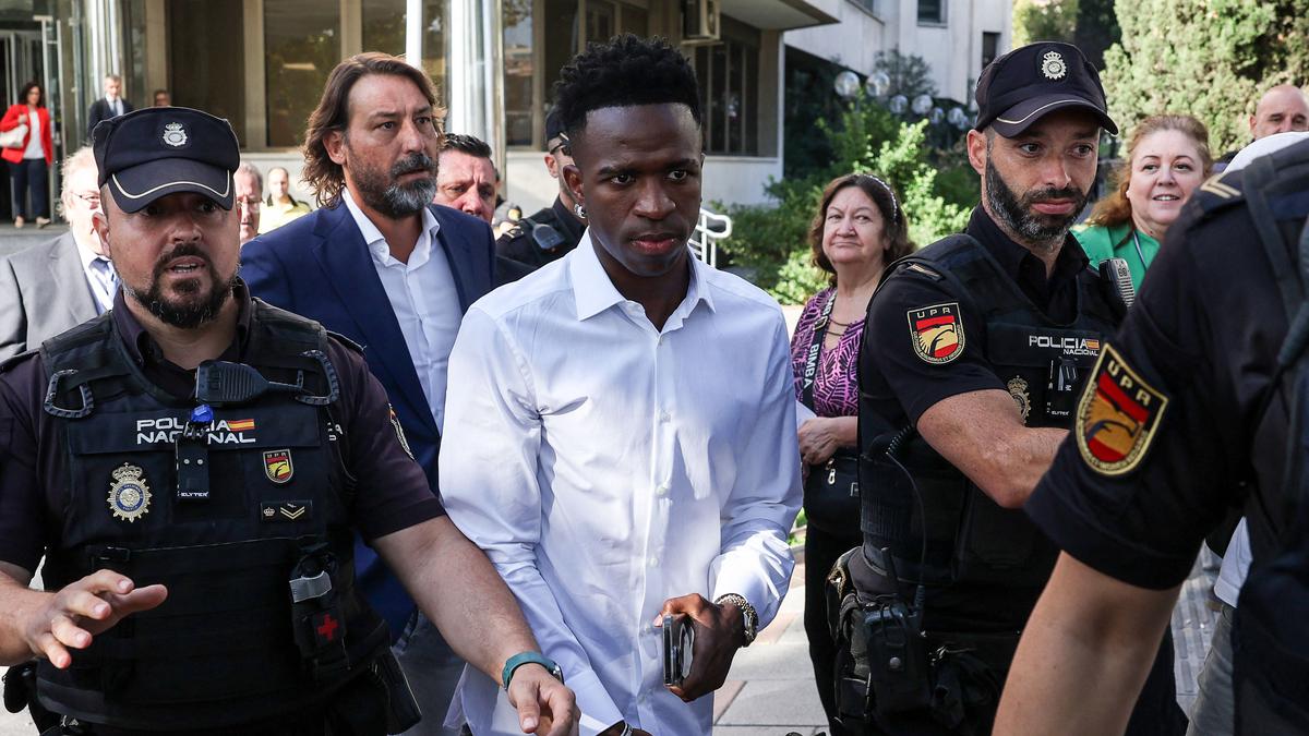 Valencia condemns Vinicius Junior’s court statement alleging entire stadium racially insulted him