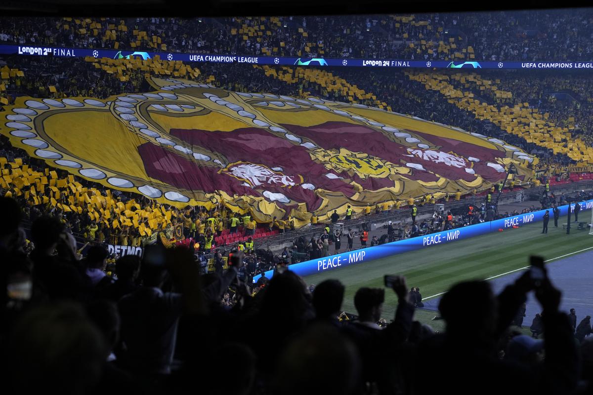 Before kick-off, the Yellow Wall unfurled a Tifo, taunting Madrid: ‘We are back in town… to steal the crown”. But it was Madrid, again, which ruled the roost.