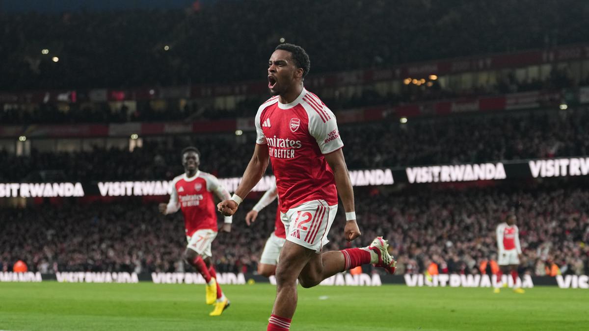 Premier League 2025-26: cabeçada de Timber dá vitória decisiva ao Arsenal sobre o Chelsea