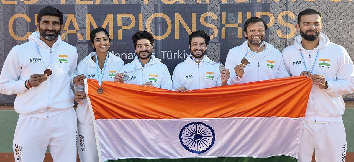 (From left) Jitin Bishnoi, Akshitha Basavaraju, Chandril Sood, Lakshit Sood, Mishal Javia, Kartikeya Verma. 