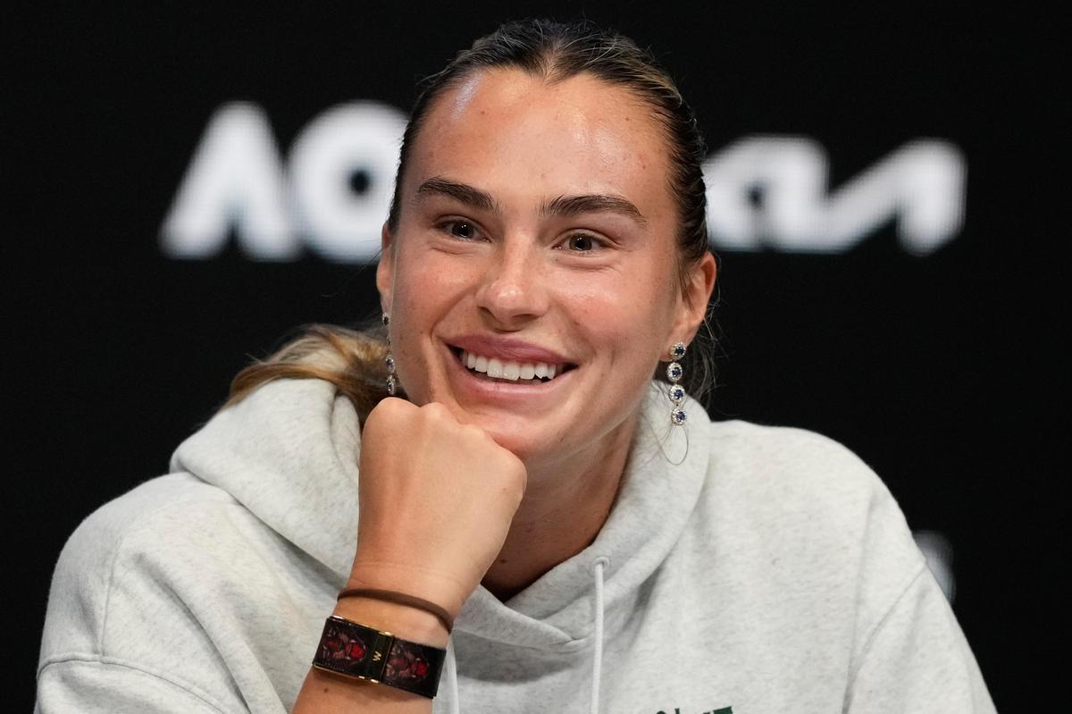 Aryna Sabalenka durante coletiva de imprensa antes do Aberto da Austrália.