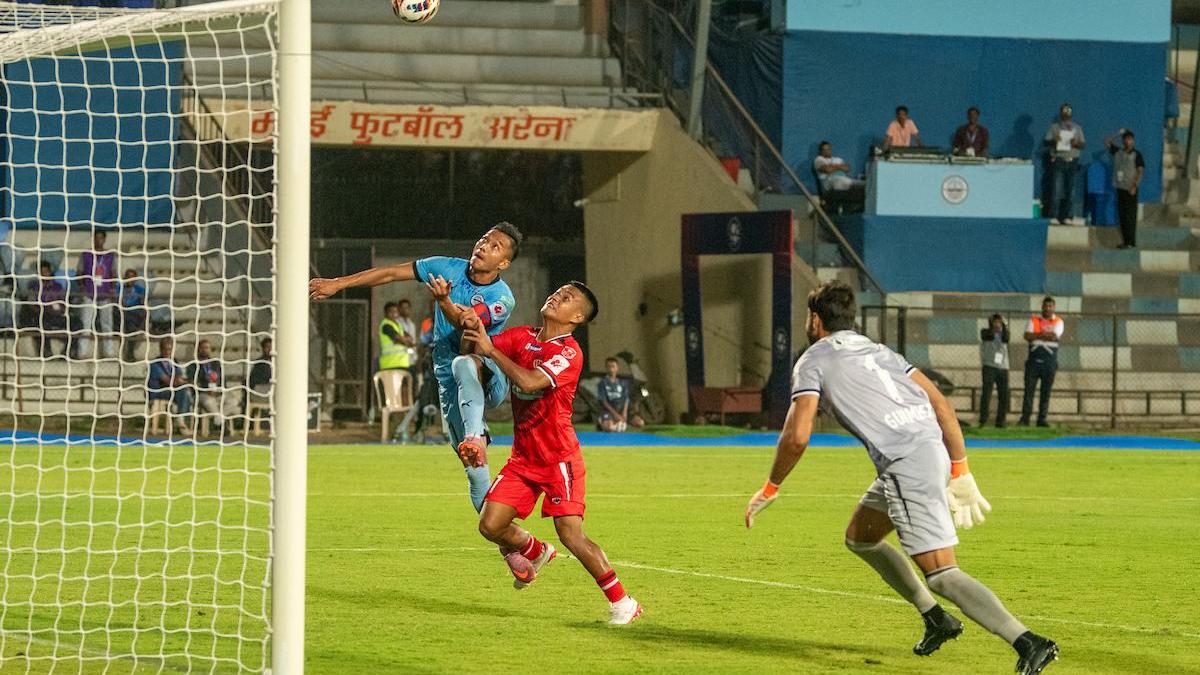 ISL 2025-26: Gol tardio de Chhangte vale ao Mumbai City FC um empate contra o North East United FC