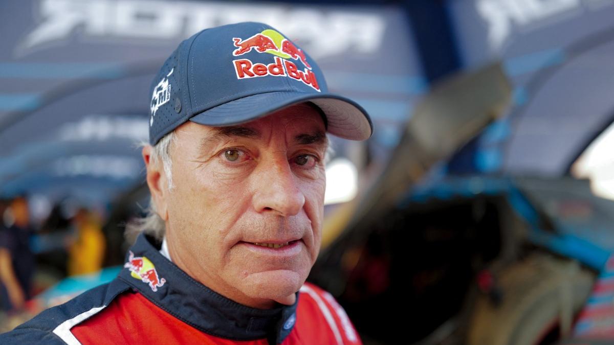 Sainz, father of F1 driver, set to step out of comfort zone to defend Dakar Rally title