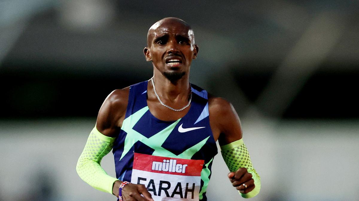 Mo Farah withdraws from London Marathon with hip injury