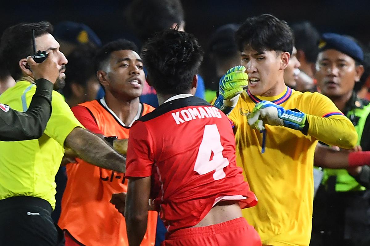 Bos sepak bola Thailand meminta maaf setelah empat kartu merah di final SEA Games melawan Indonesia