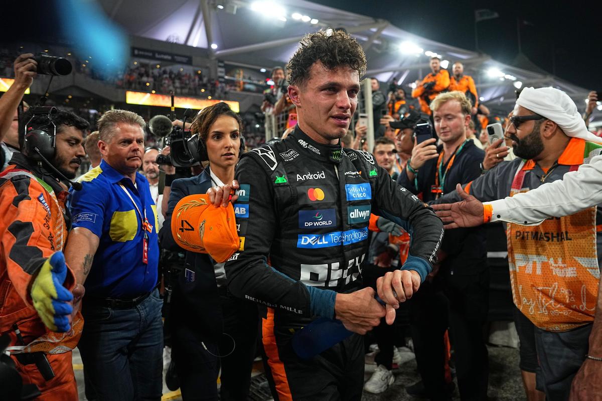 Lando Norris encerrou a espera de 17 anos da McLaren por um novo campeão de pilotos depois de conquistar o título em 2025. Lando Norris encerrou a espera de 17 anos da McLaren por um novo campeão de pilotos depois de conquistar o título em 2025.