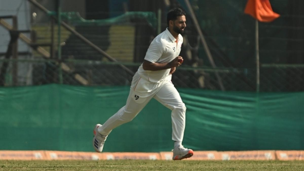 Ranji Trophy 2025-26: Auqib Nabi fifer leaves J&K-Mumbai finely poised heading into final day