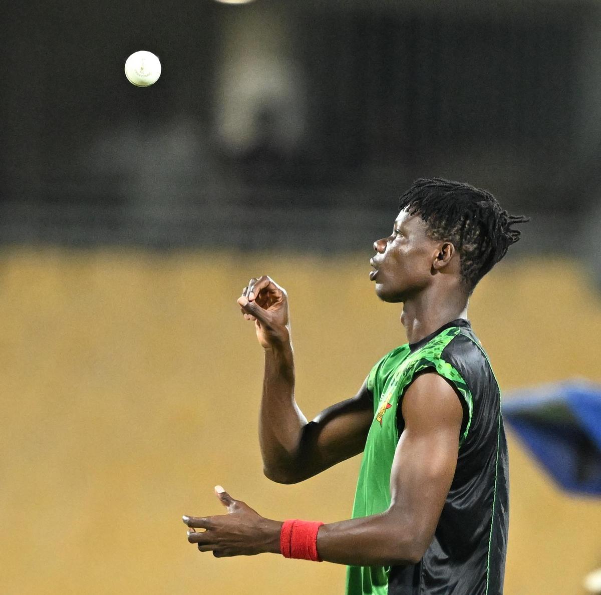 मुजारबानीने या विश्वचषकात झिम्बाब्वेच्या आक्रमणाचे नेतृत्व 10.27 वेगाने 11 विकेट्ससह केले आहे. 