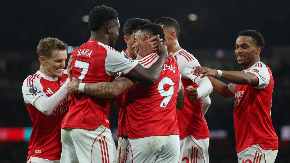 Premier League: Dois gols contra salvam o Arsenal do rubor ao vencer o Wolverhampton Wanderers por 2 a 1