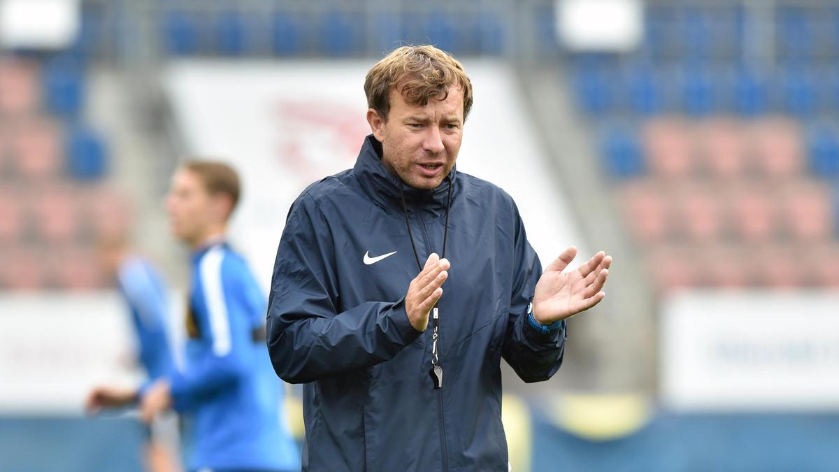 Petr Vlachovsky, entraîneur de football qui filmait secrètement des joueuses, banni à vie par l’UEFA