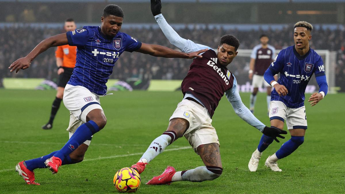 Premier League 2024-25: 10-man Ipswich hangs on for draw at Aston Villa; Fulham beats Forest