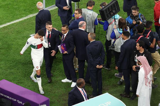 Cristiano Ronaldo walks off the pitch after the team’s defeat against Morocco.