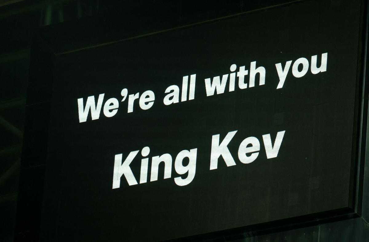 Uma mensagem de apoio ao ex-jogador e técnico do Newcastle United, Kevin Keegan, antes da partida da Premier League entre Newcastle e Leeds United.