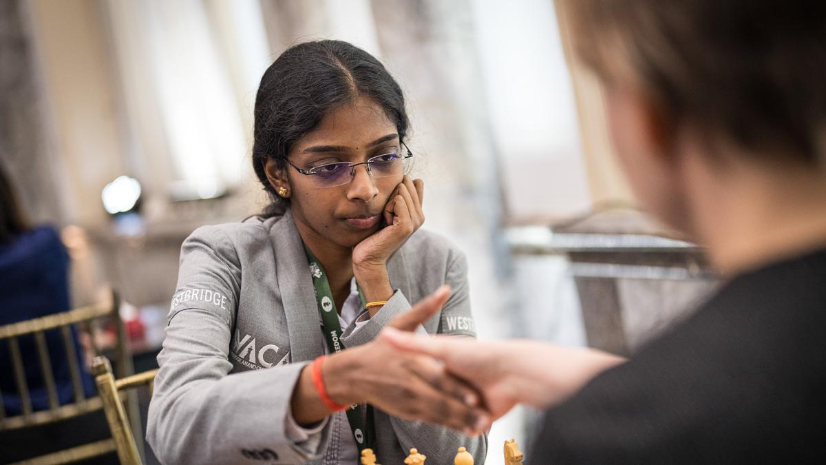 Women’s World Blitz Championship 2024: Vaishali remains unbeaten, qualifies for knockouts with 9.5/11