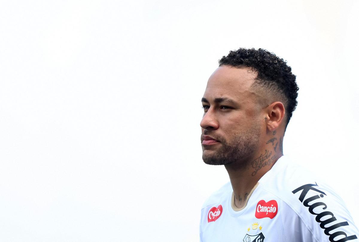 Neymar ficou de fora da Seleção Brasileira por não ter sido considerado totalmente apto.