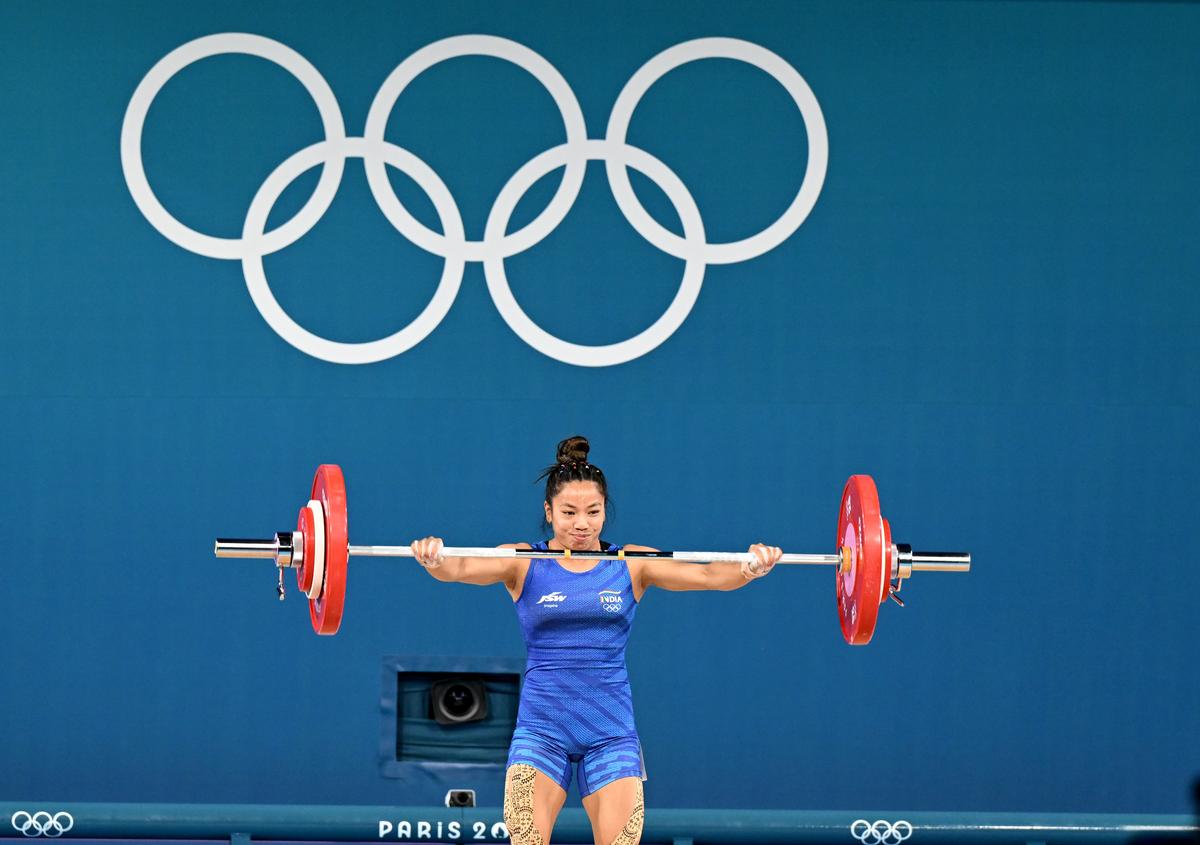 মণিপুরের মীরাবাই একমাত্র ভারতীয় ভারোত্তোলক ছিলেন প্যারিস অলিম্পিক, 2024-এ 49 কেজি ওজন বিভাগে অংশগ্রহণকারী।