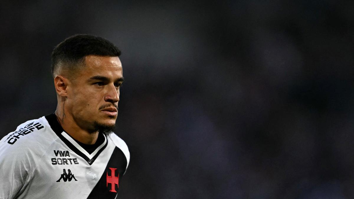 Ex-meio-campista brasileiro Coutinho deixa o Vasco após ser vaiado por torcedores