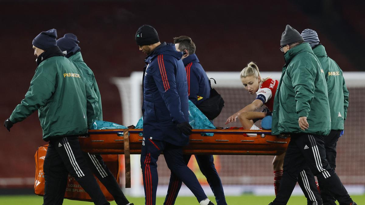 Dutch forward Miedema stretchered off field with knee injury